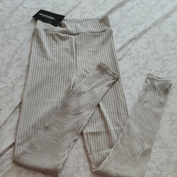 PrettyLittleThing Taupe Ribbed Leggings - Picture 3 of 4